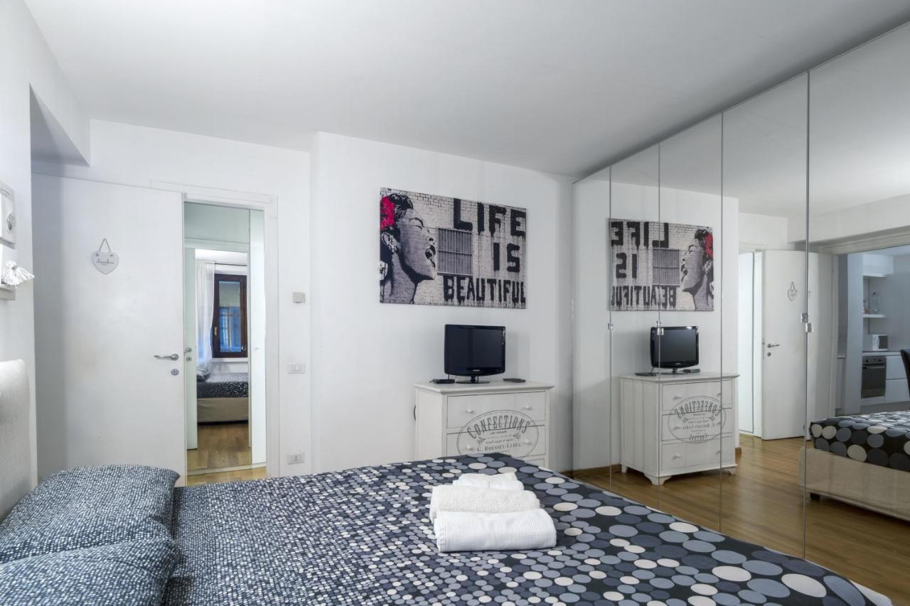 Cozy & Comfy Apt In Navigli Area Мілан Екстер'єр фото